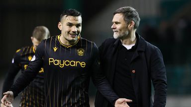 Режисьорът на Motherwell Греъм Александър иска да задържи Watt